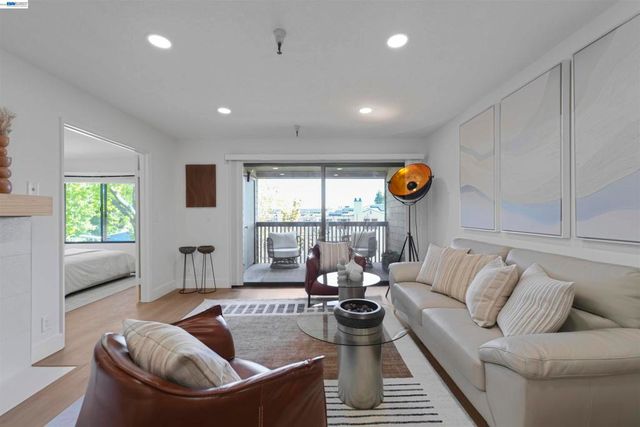 2111 Latham St 307, Mountain View, CA 94040