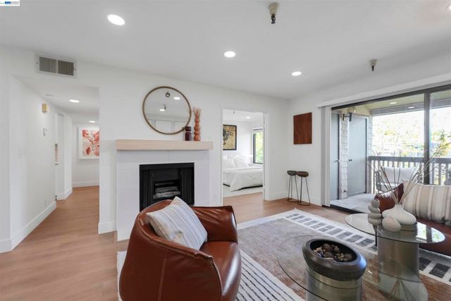 2111 Latham St 307, Mountain View, CA 94040