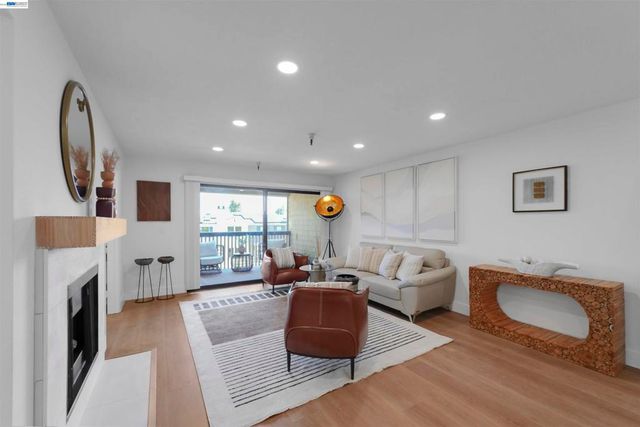 2111 Latham St 307, Mountain View, CA 94040