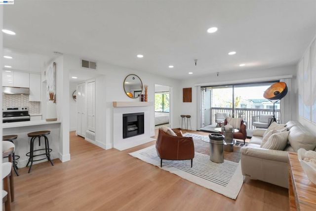 2111 Latham St 307, Mountain View, CA 94040