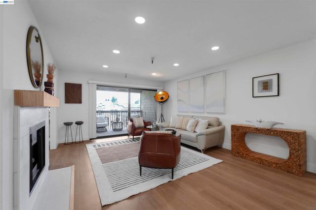 2111 Latham St 307, Mountain View, CA 94040