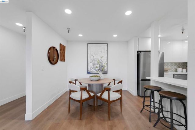 2111 Latham St 307, Mountain View, CA 94040