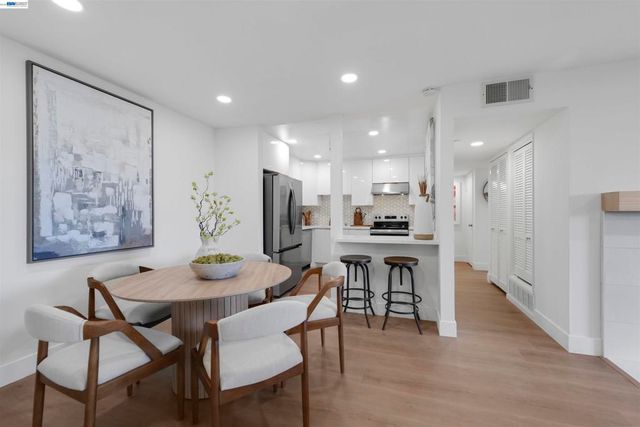 2111 Latham St 307, Mountain View, CA 94040