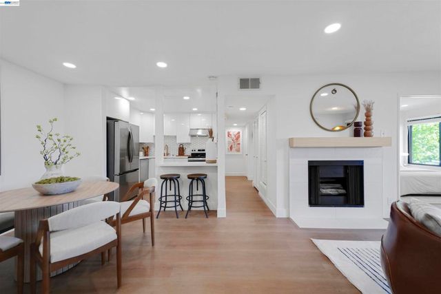 2111 Latham St 307, Mountain View, CA 94040