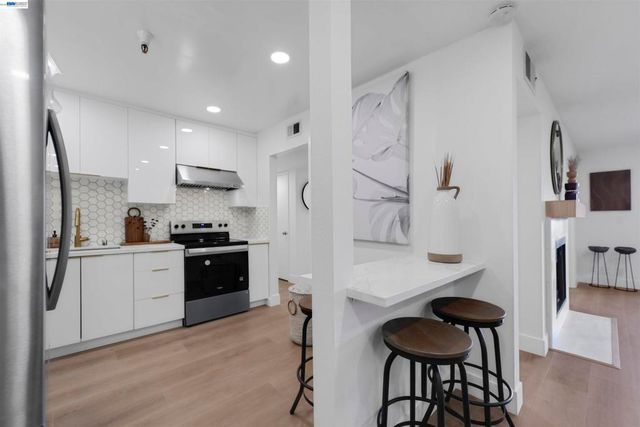 2111 Latham St 307, Mountain View, CA 94040
