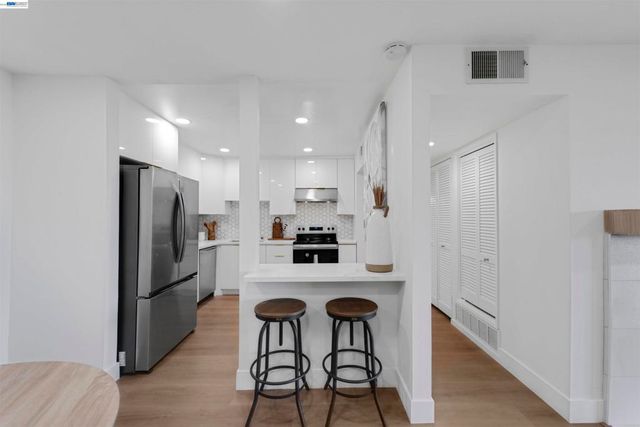 2111 Latham St 307, Mountain View, CA 94040