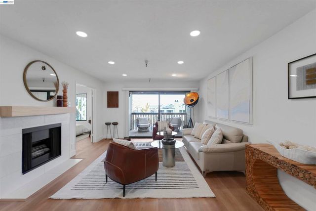 2111 Latham St 307, Mountain View, CA 94040