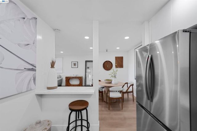 2111 Latham St 307, Mountain View, CA 94040