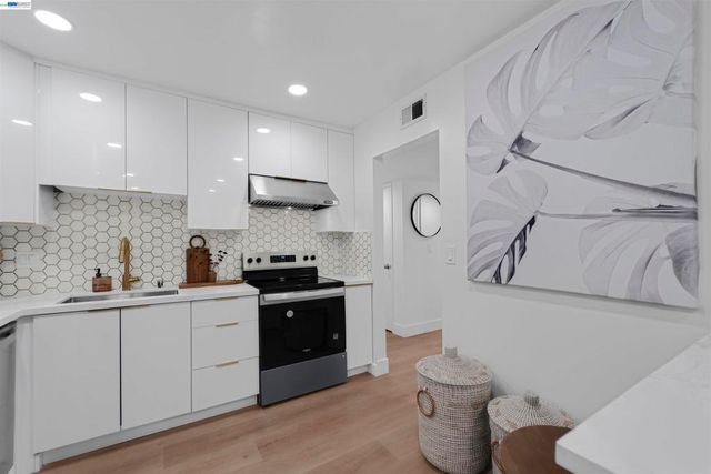 2111 Latham St 307, Mountain View, CA 94040