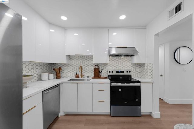 2111 Latham St 307, Mountain View, CA 94040
