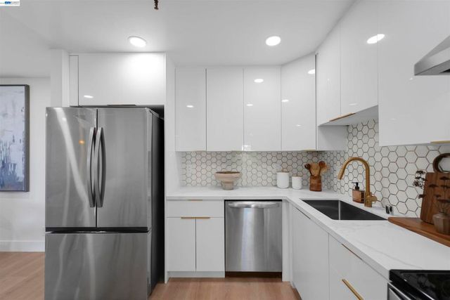2111 Latham St 307, Mountain View, CA 94040