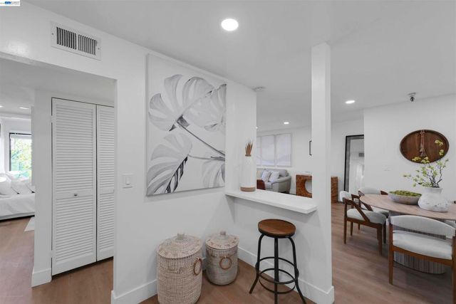 2111 Latham St 307, Mountain View, CA 94040