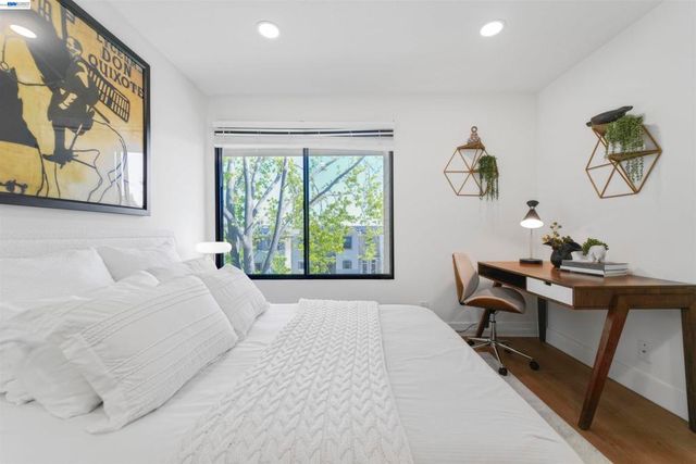 2111 Latham St 307, Mountain View, CA 94040