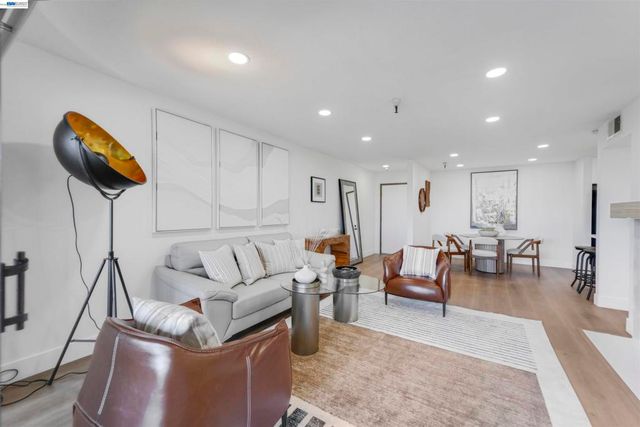 2111 Latham St 307, Mountain View, CA 94040