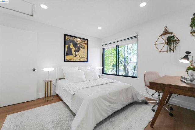 2111 Latham St 307, Mountain View, CA 94040