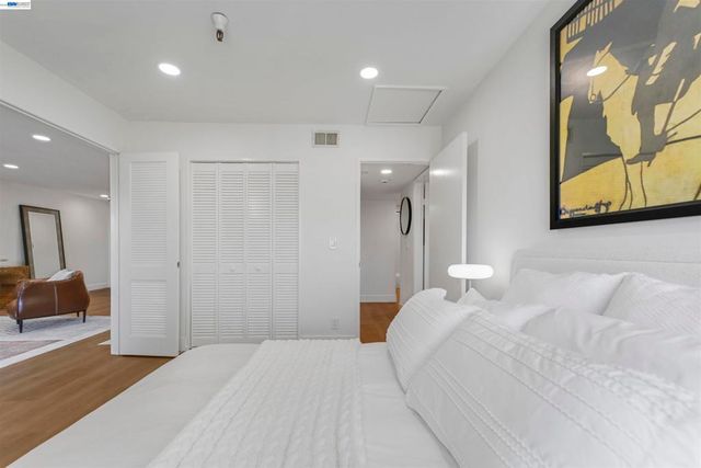 2111 Latham St 307, Mountain View, CA 94040
