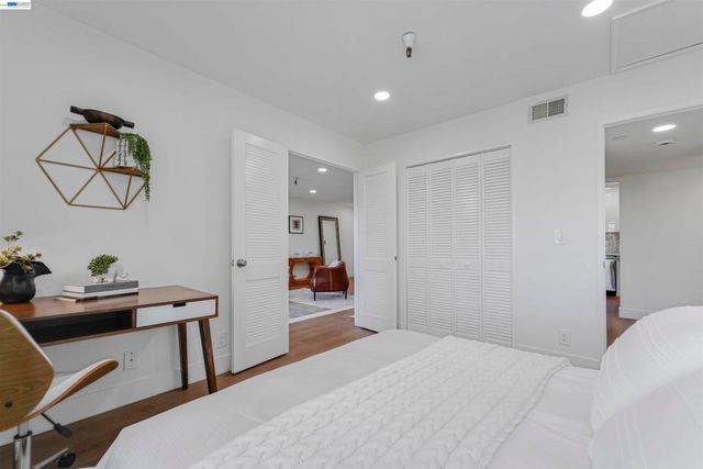 2111 Latham St 307, Mountain View, CA 94040