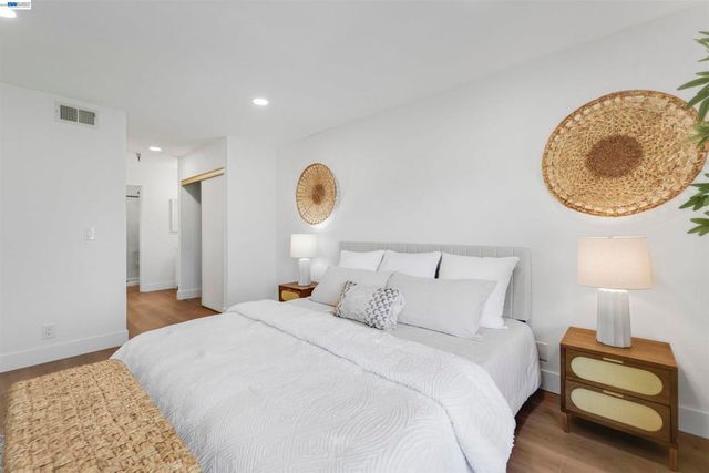 2111 Latham St 307, Mountain View, CA 94040