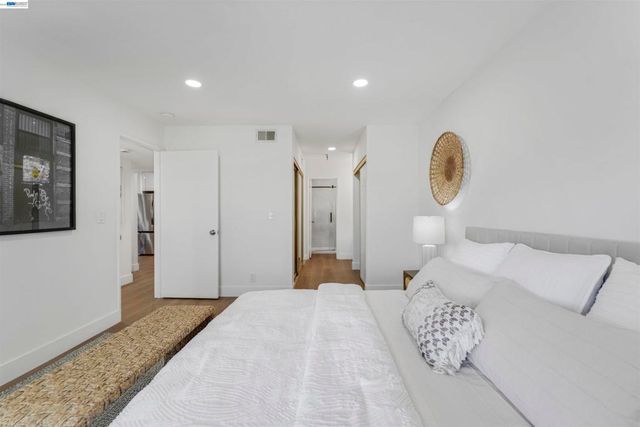 2111 Latham St 307, Mountain View, CA 94040