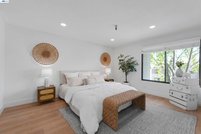 2111 Latham St 307, Mountain View, CA 94040