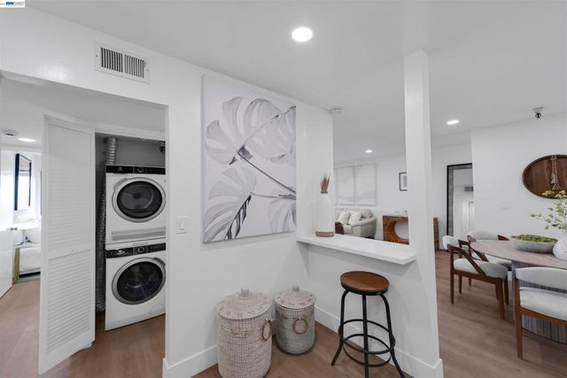 2111 Latham St 307, Mountain View, CA 94040