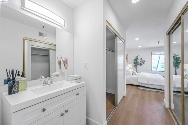 2111 Latham St 307, Mountain View, CA 94040
