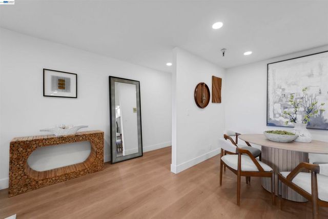 2111 Latham St 307, Mountain View, CA 94040