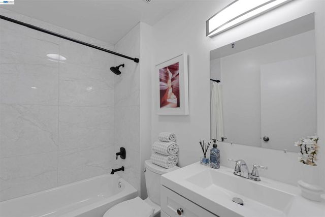 2111 Latham St 307, Mountain View, CA 94040