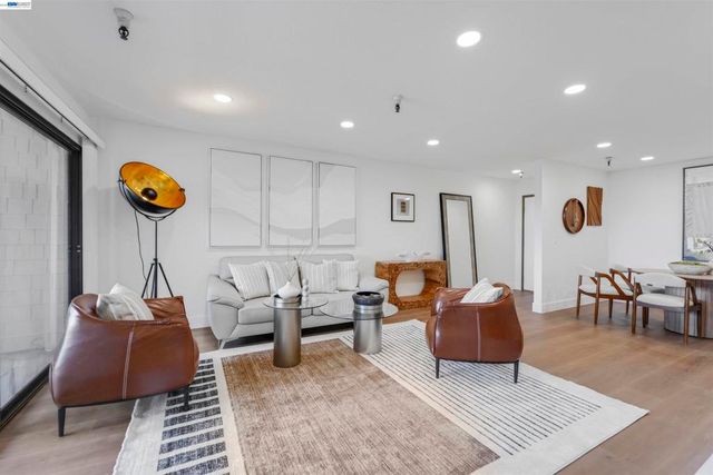 2111 Latham St 307, Mountain View, CA 94040