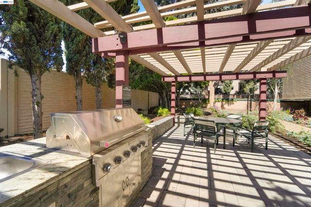 2111 Latham St 307, Mountain View, CA 94040