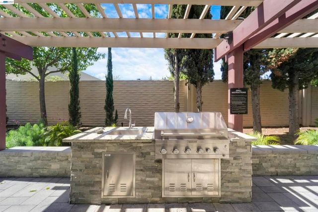 2111 Latham St 307, Mountain View, CA 94040