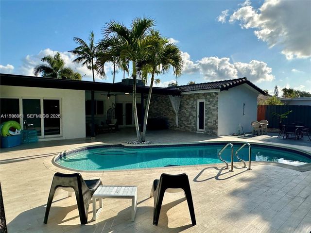 5424 Garfield St, Hollywood, FL 33021