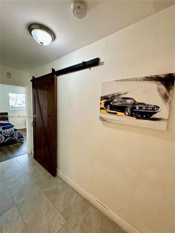 5424 Garfield St, Hollywood, FL 33021