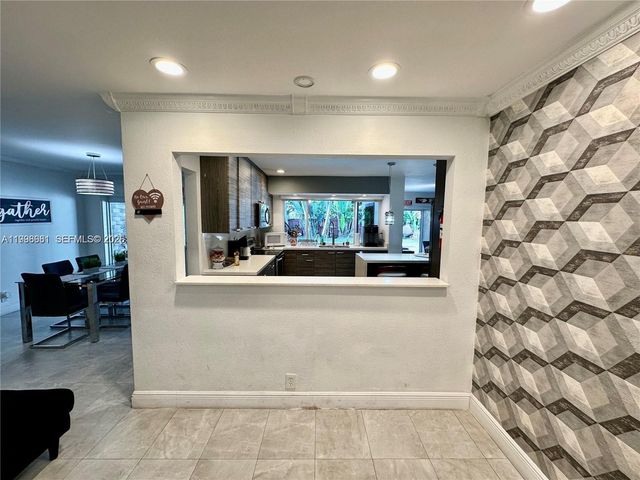 5424 Garfield St, Hollywood, FL 33021