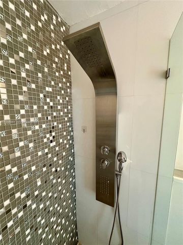 5424 Garfield St, Hollywood, FL 33021