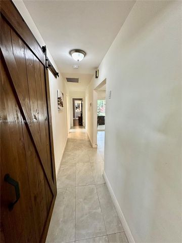 5424 Garfield St, Hollywood, FL 33021