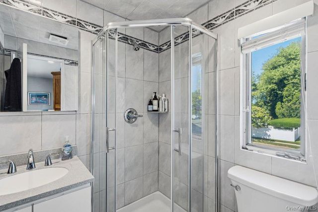 3 Nora Lane, Plainview, NY 11803