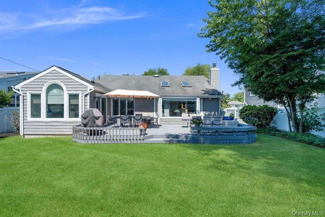 3 Nora Lane, Plainview, NY 11803