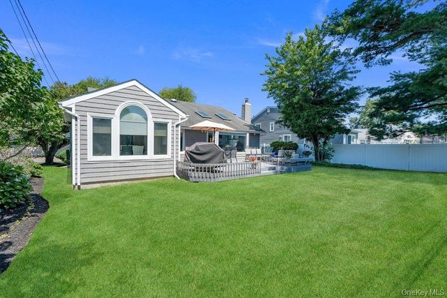 3 Nora Lane, Plainview, NY 11803