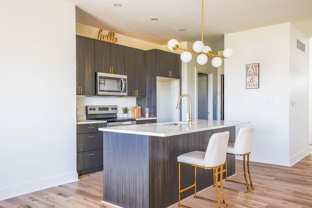 195 S Arbor Valley Way, Valley Center, KS 67147