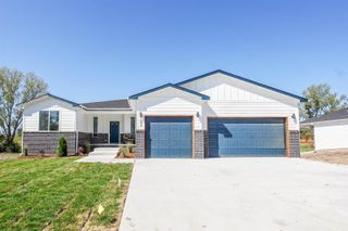 195 S Arbor Valley Way, Valley Center, KS 67147