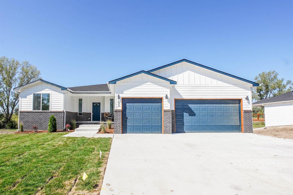 195 S Arbor Valley Way, Valley Center, KS 67147