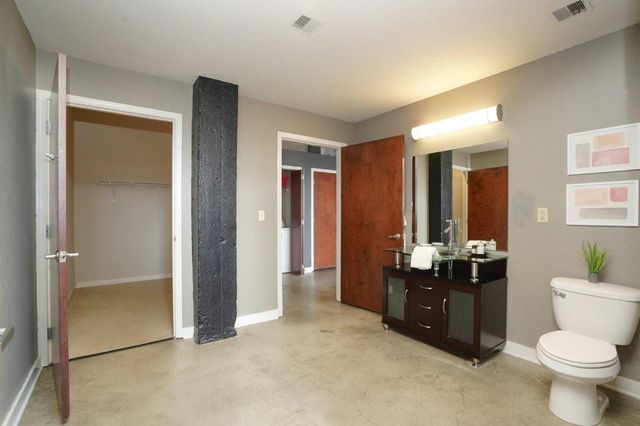 1535 Walnut Street 705, Kansas City, MO 64108