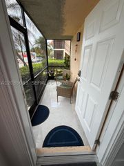 331 Lakeview Dr 101, Weston, FL 33326