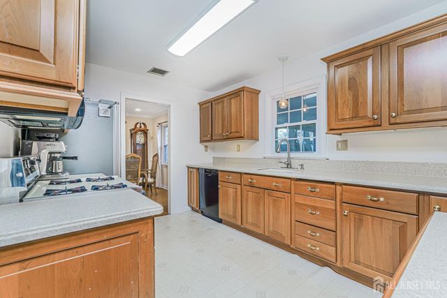 64 Pennington Road, New Brunswick, NJ 08901