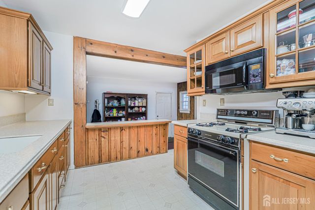 64 Pennington Road, New Brunswick, NJ 08901