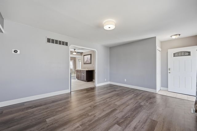 45573 Keding Street, Utica, MI 48317