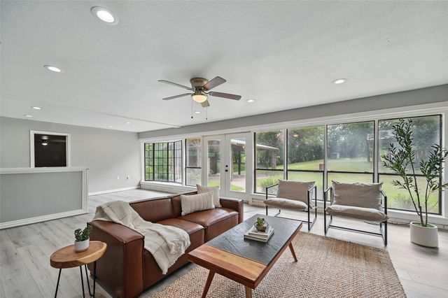 1700 N Preston Street, Ennis, TX 75119