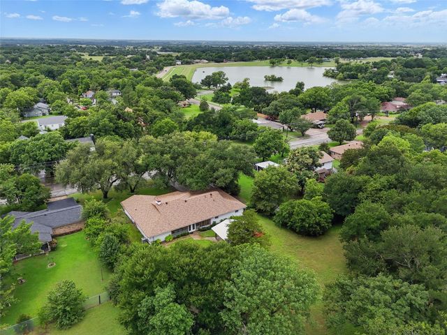 1700 N Preston Street, Ennis, TX 75119