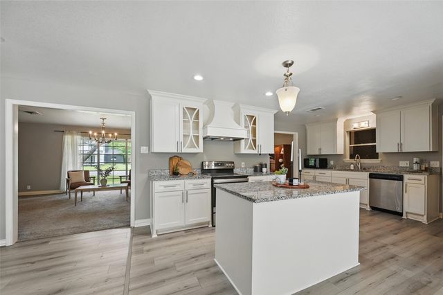 1700 N Preston Street, Ennis, TX 75119